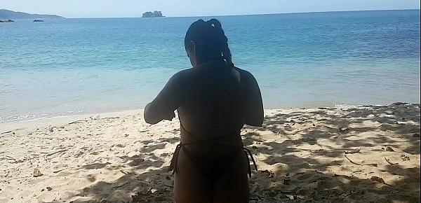  Encontrei uma delicia de mulher na trilha para a belíssima piscina natural localizada no Guarujá  na praia do Pernambuco Brazil . Alex Lima  - Bruxo Fire